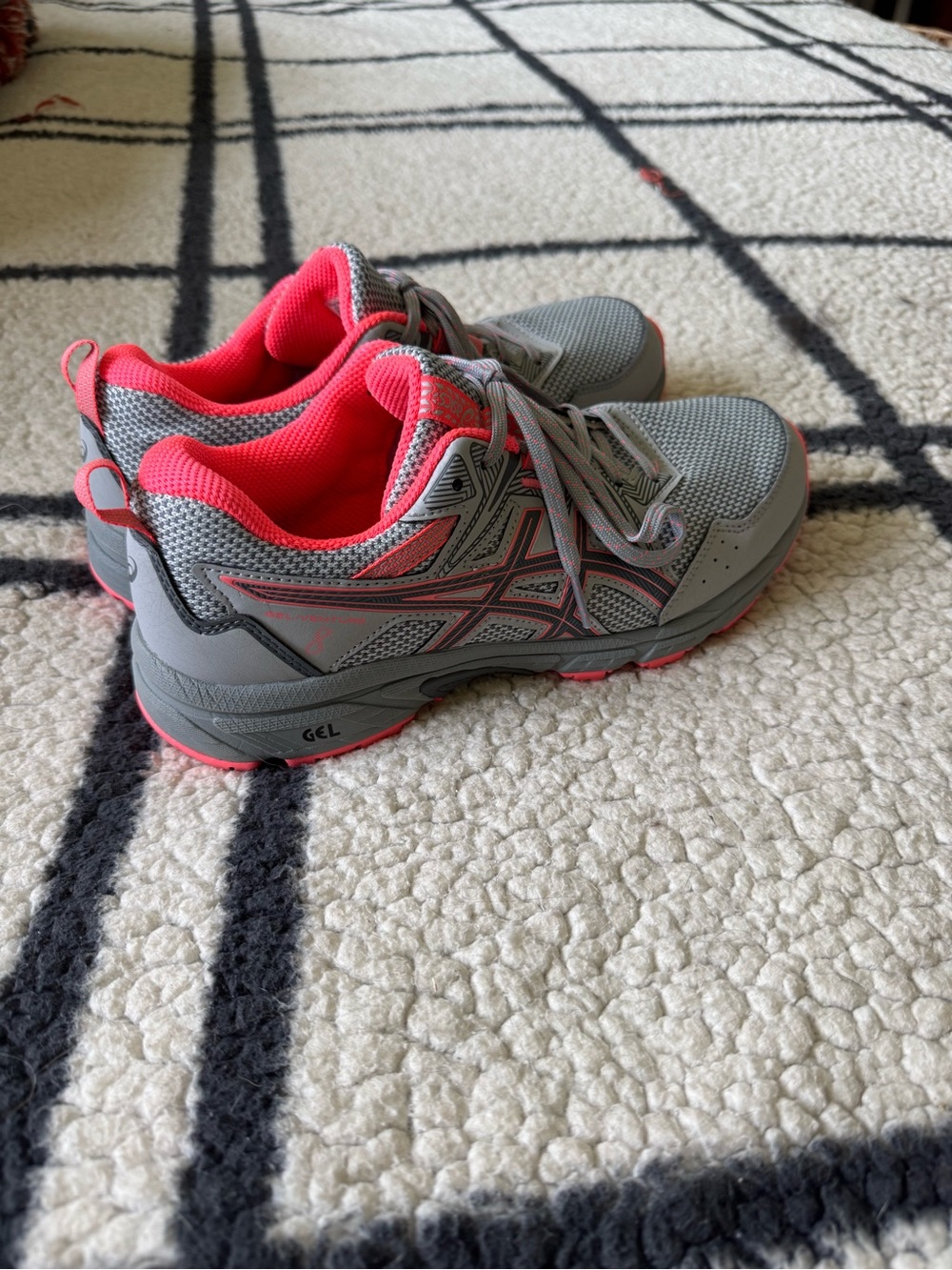 ASICS Gel-Venture 8 Women's Athletic Sneakers in Gray with Pink Accents